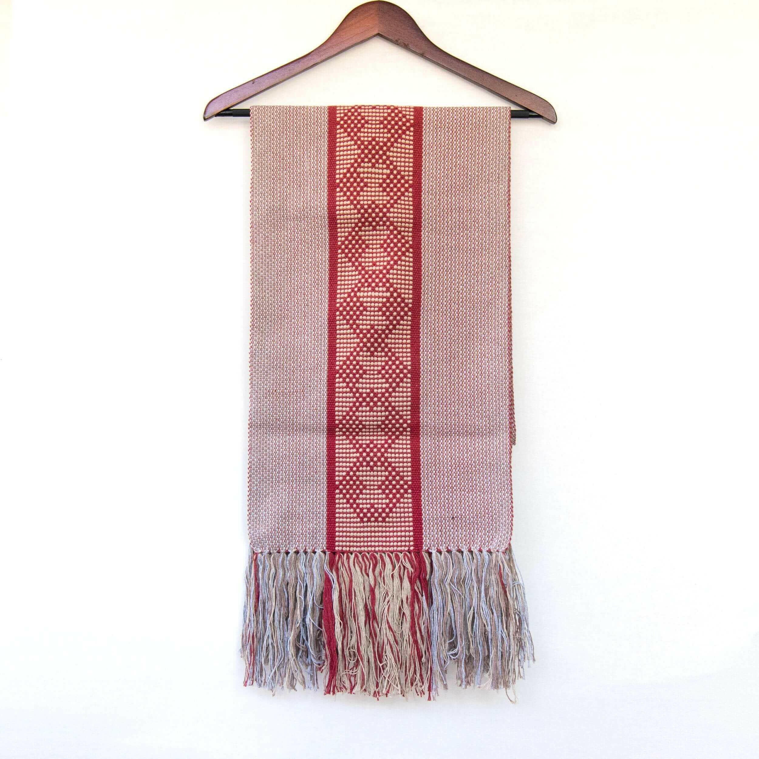 Jalieza Geometric Geometric Table Runner. Tulip Design in Coral.