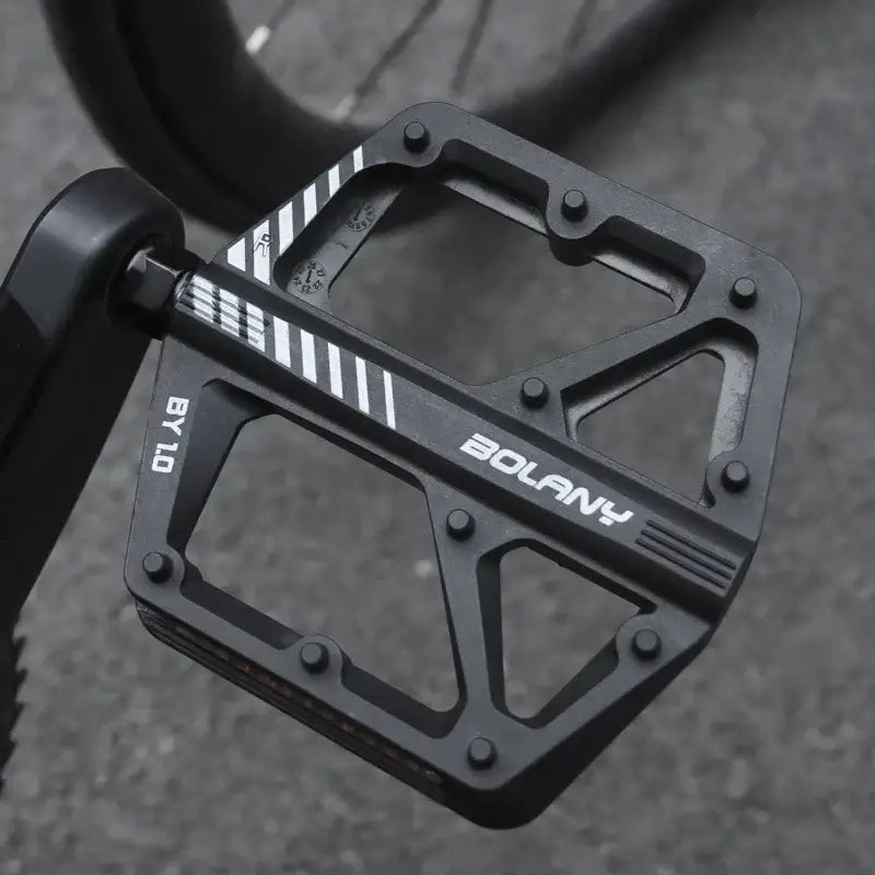 anti-slip mountain bike pedals