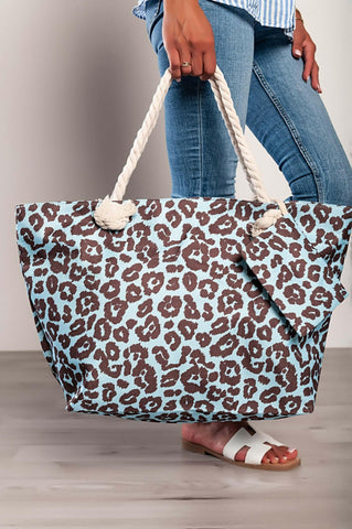 Leopard print beach bag, light blue.