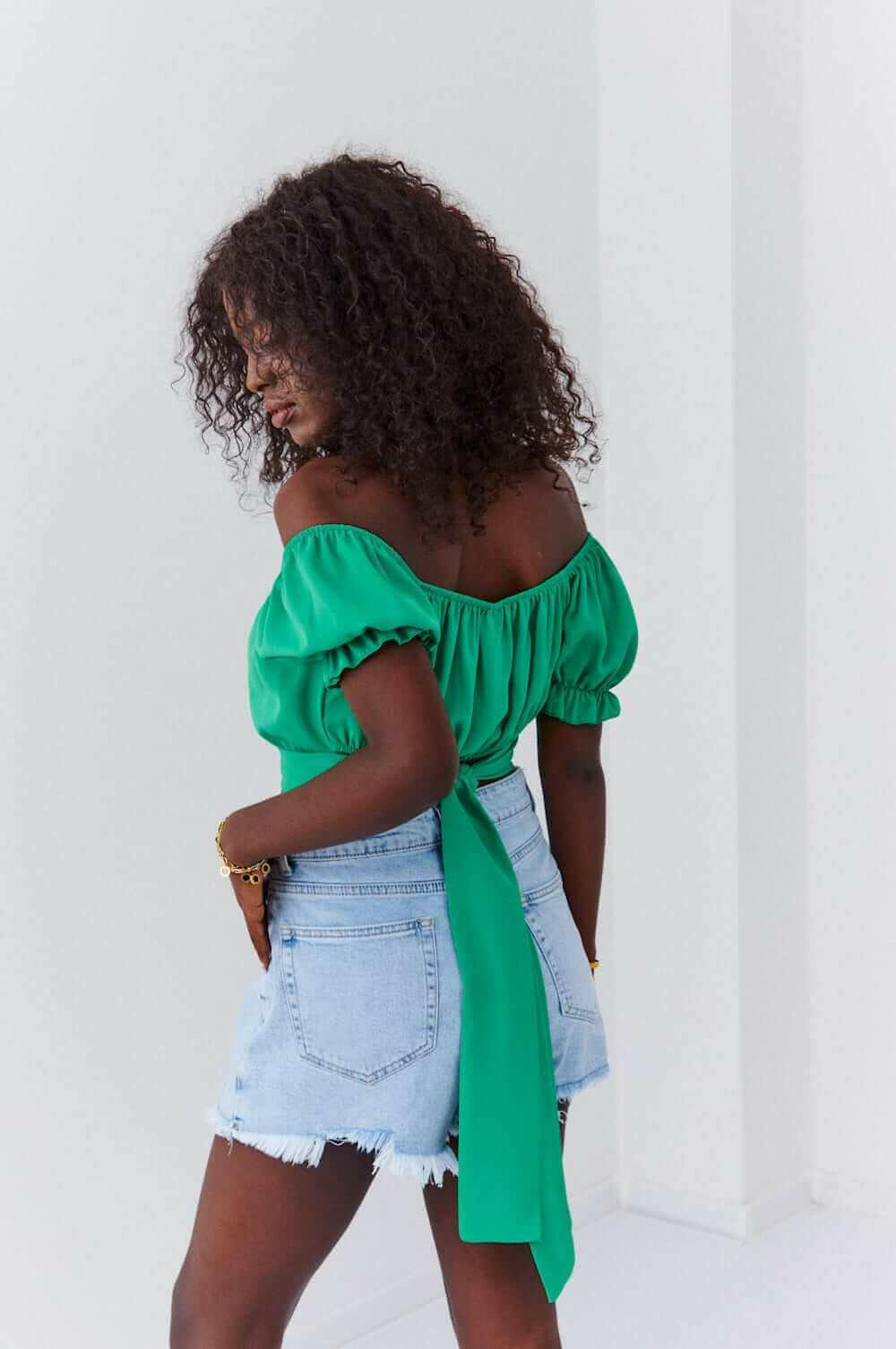 Short top blouse with decorative binding, green 31035