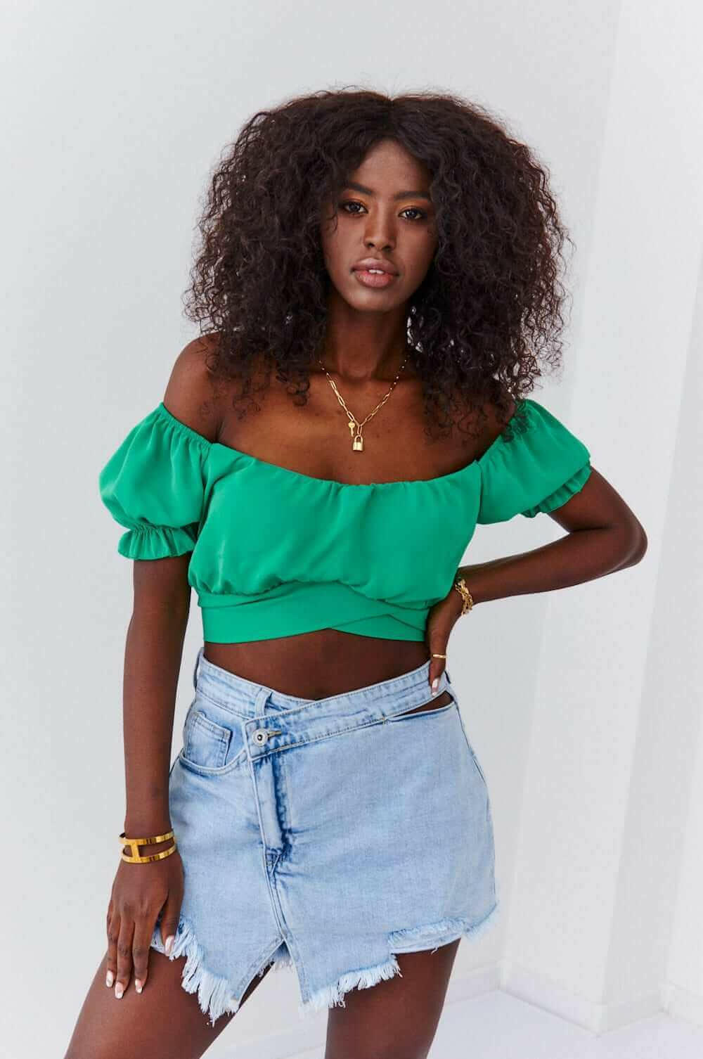 Short top blouse with decorative binding, green 31035