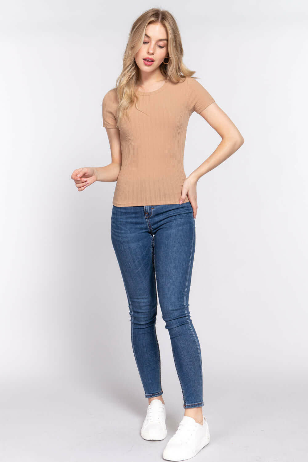 Short Slv Crew Neck Variegated Rib Knit Top.