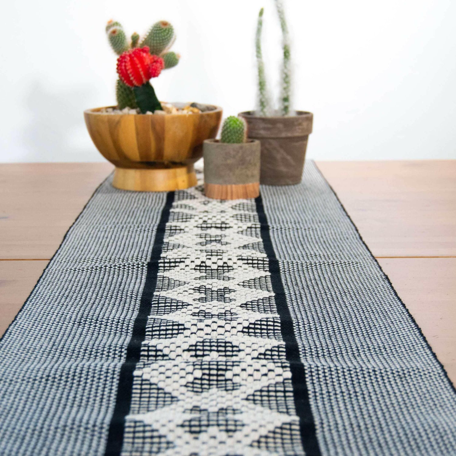 Jalieza Geometric Geometric Table Runner. Tulip Design in Coral.