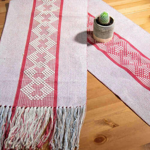 Jalieza Geometric Geometric Table Runner. Tulip Design in Coral.