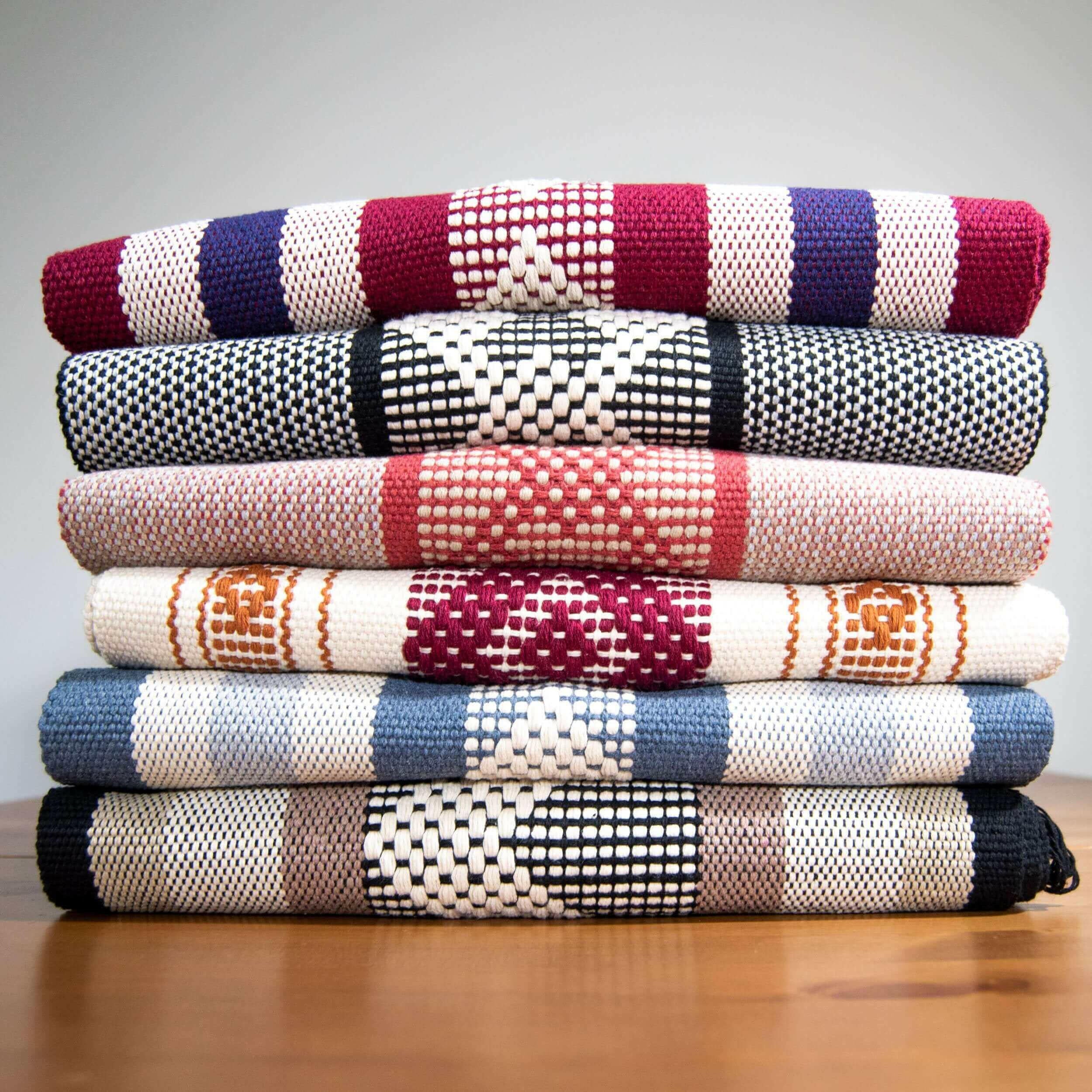 Jalieza Geometric Geometric Table Runner. Tulip Design in Coral.