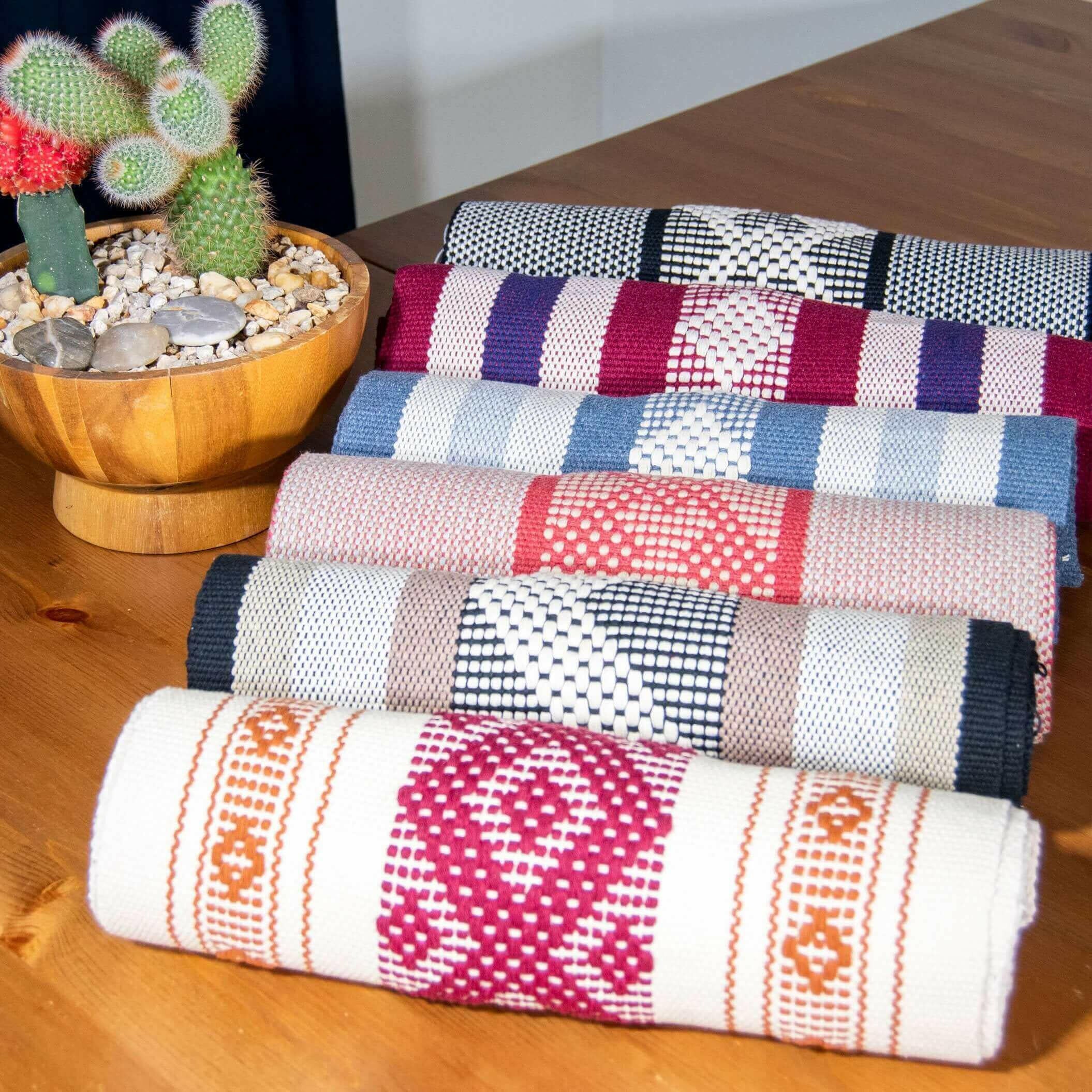 Jalieza Geometric Geometric Table Runner. Tulip Design in Coral.