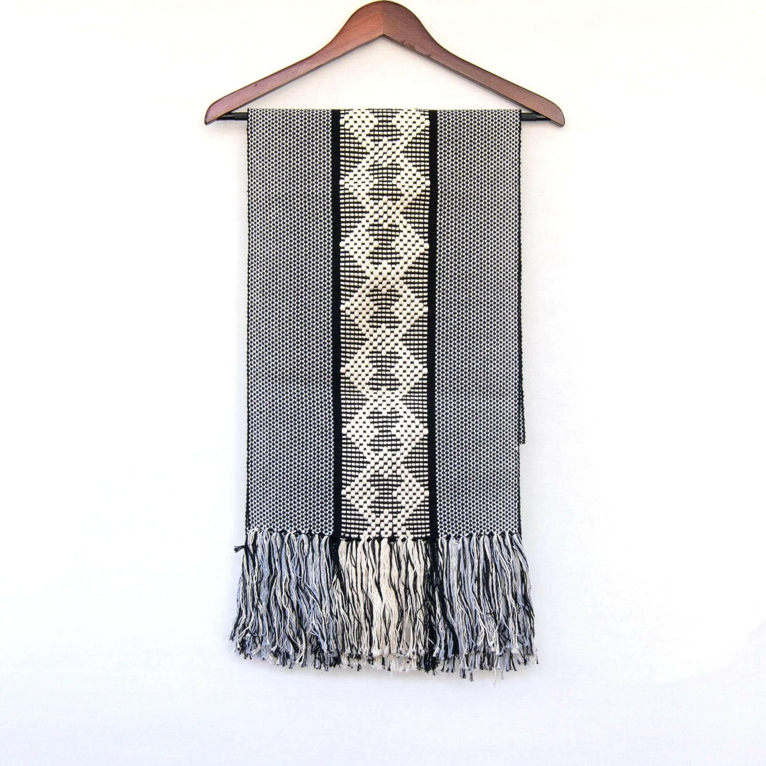 Jalieza Geometric Geometric Table Runner. Tulip Design in Coral.