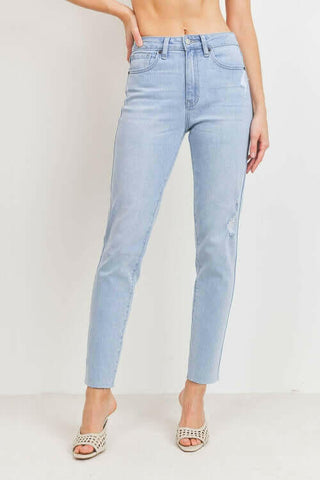 JUST USA DISTRESSED STRETCH STRAIGHT LEG JEAN.