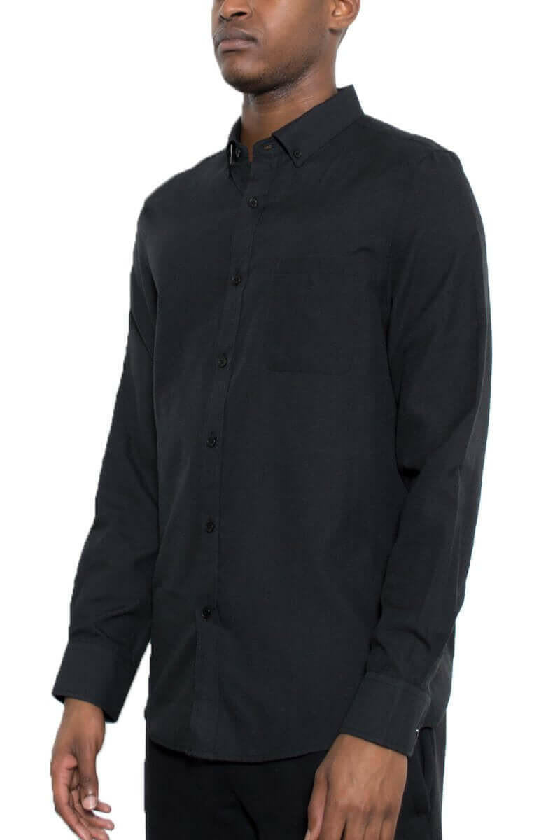 SIGNATURE LONG SLEEVE BUTTON DOWN SHIRT.