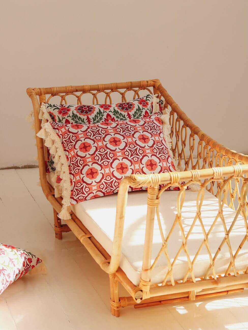 &quot;Marguerite daisy&quot; pillow with fringe