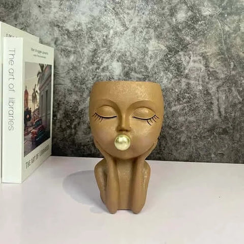 Garden decorative human face flower pot Resin girl smiles with eyes.