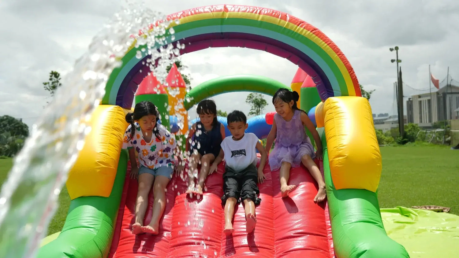 PVC inflatable Obstacle Course Pool for Children Jungle Gym Water Play Equipment With 1100W Air Blower