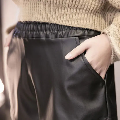 1pcs New Women Four Seasons Sexy Stretch Loose Black Faux Leather Shorts Female Casual Shorts Leather Lady High Waist Short Pant