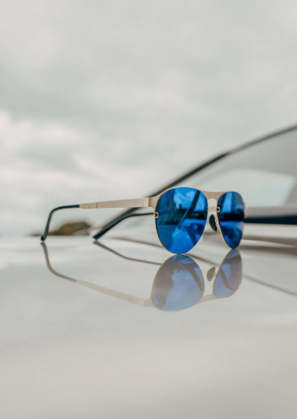 Scout - Foldable aviator sunglasses.