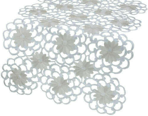 XD10183  Daisy Splendor Table Runner.