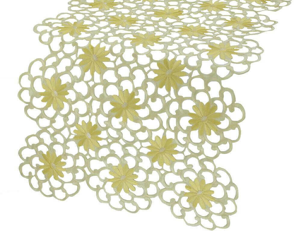 XD10183  Daisy Splendor Table Runner.