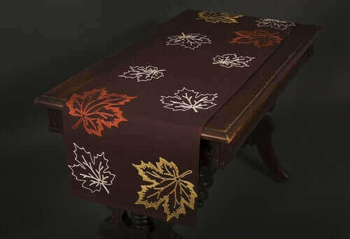 XD17143 Rustic Autumn Table Runner.