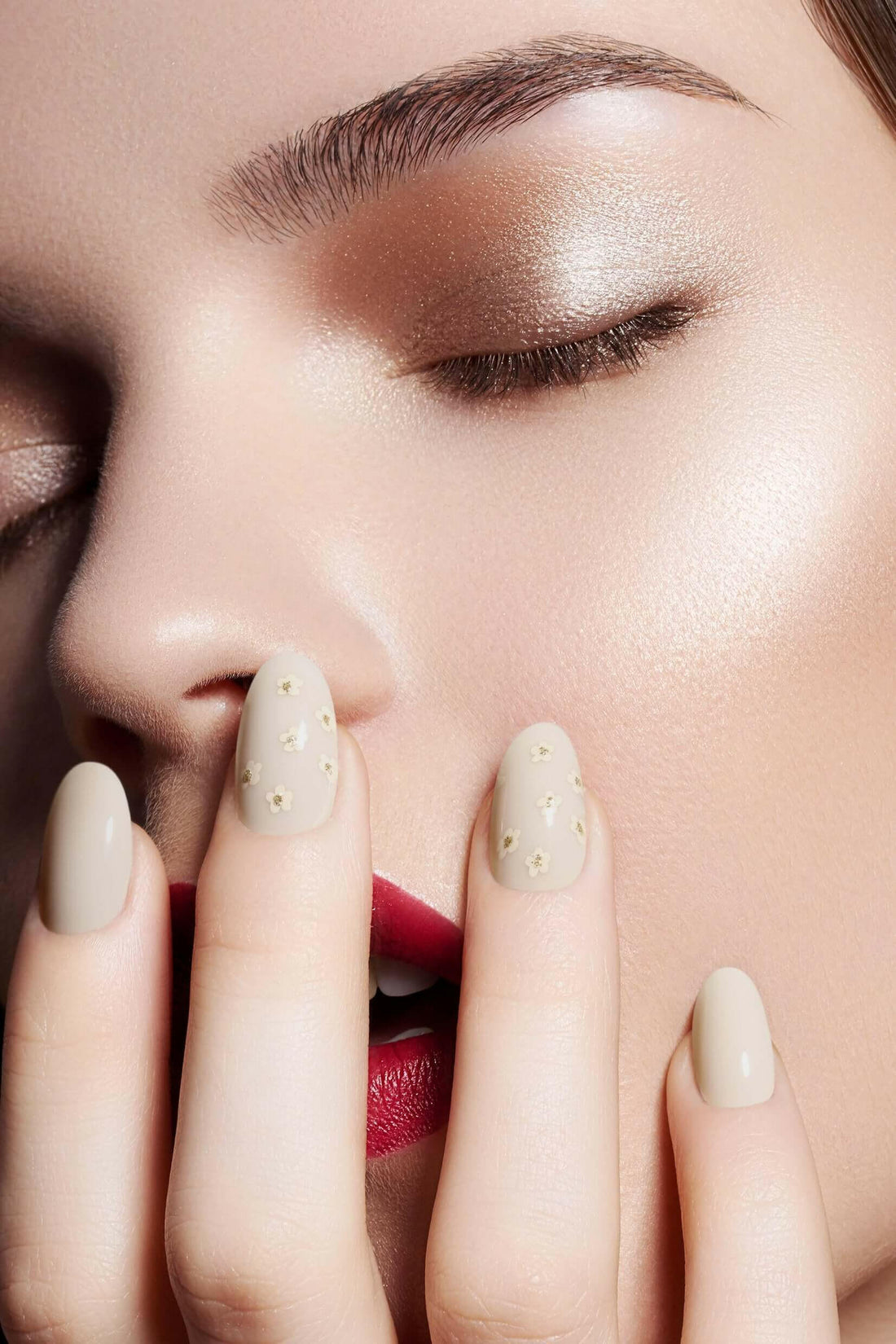 Cotton Daisy | Soft &amp; Durable Press-On Nails