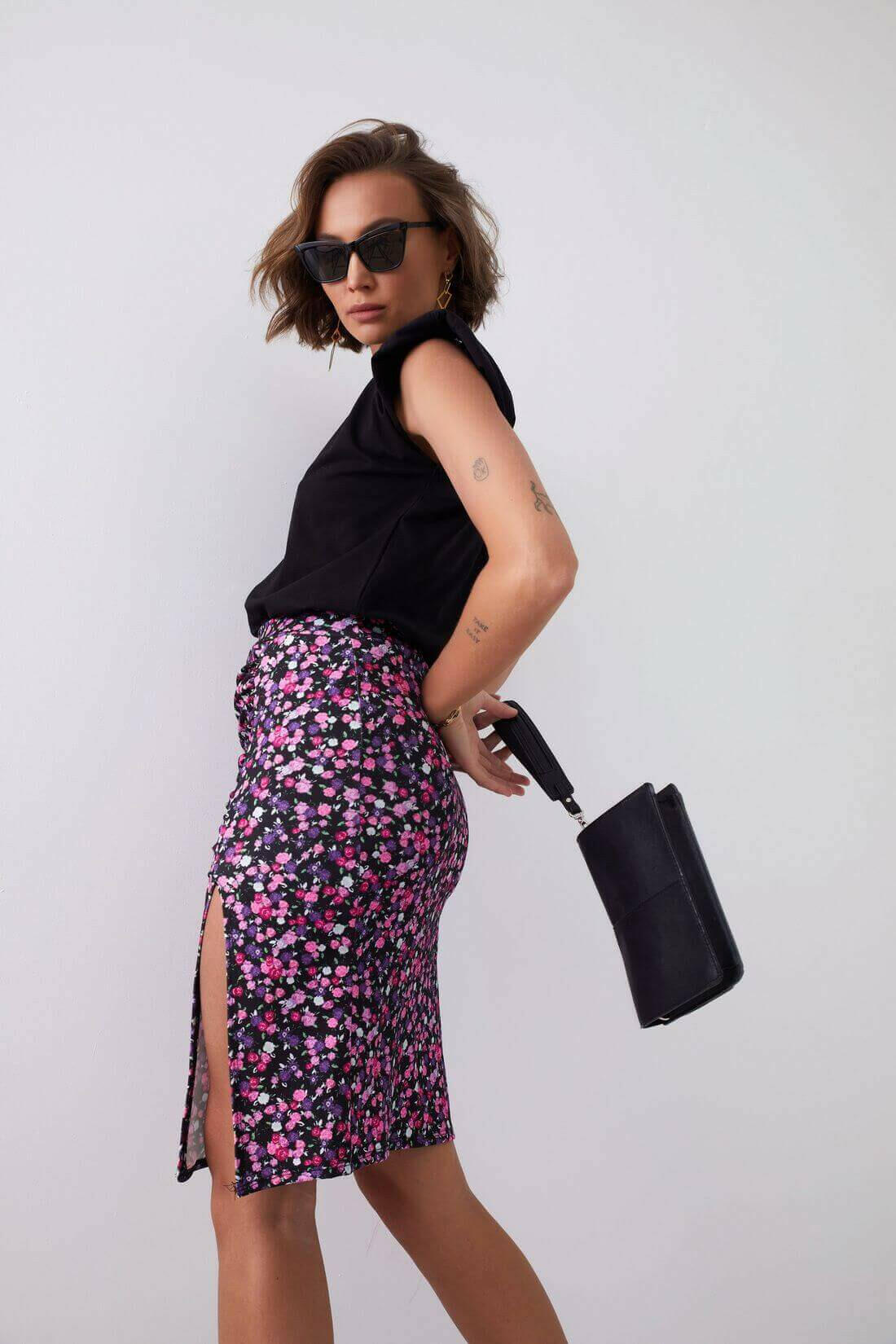 Black and pink mezzo skirt in floral print with draping 12910.