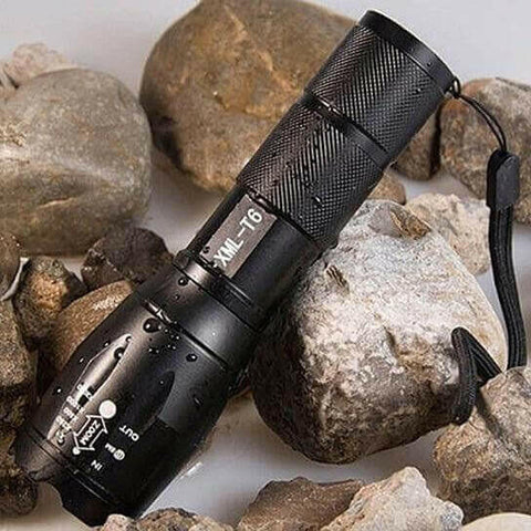 Grab-N-Go Zoomable Focusing Flashlight In 5 Colors.